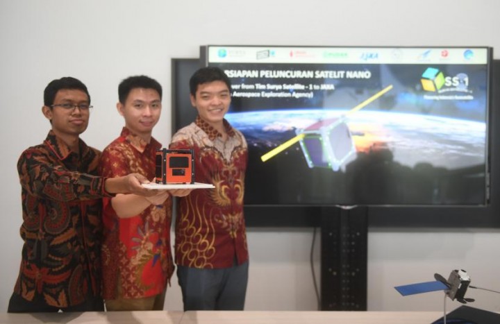 Potret Tim Anak Muda Bangsa Indonesia yang Membuat Satelit Nano Pertama yang Mengangkasa. (Republika.co.id/Foto)
