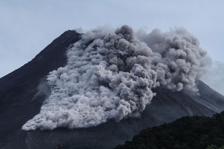 Ilustrasi Gunung Erupsi. (PikiranRakyat/Foto)