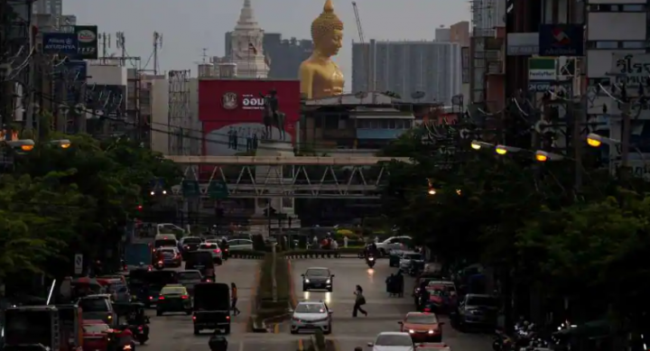 Thailand kembali berlakukan pembatasan pelancong masuk menanggapi wabah Covid 19 yang melonjak di China /Reuters