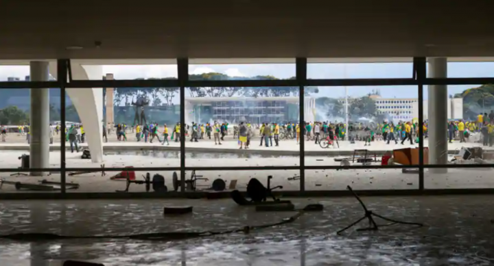 YouTube dan Meta menghapus konten yang mendukung kerusuhan di Brasil /Reuters