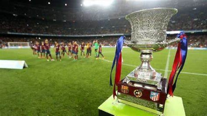 Potret Trophy Piala Super Spanyol (onesports.id/Foto)