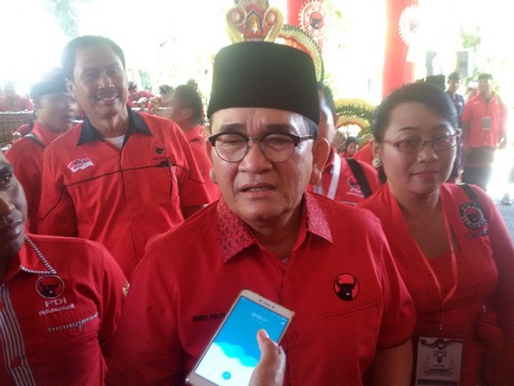 Politisi Partai Demokrasi Indonesia Perjuangan (PDIP) Ruhut Sitompul. Sumber: Jawa Pos