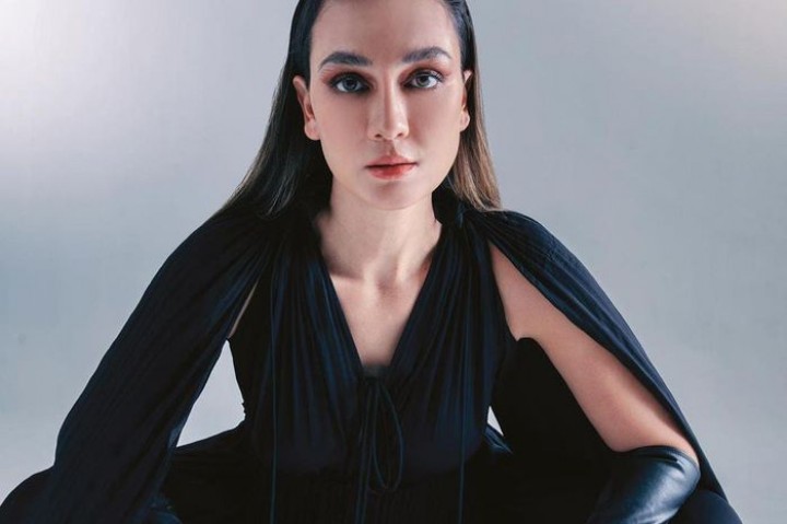 Potret Luna Maya, Model Cantik Sekaligus Aktris Sinetron dan Film Indonesia. (grid.id/Foto)