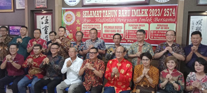 Foto bersama Panitia Imlek bersama di kantor PSMTI Riau 