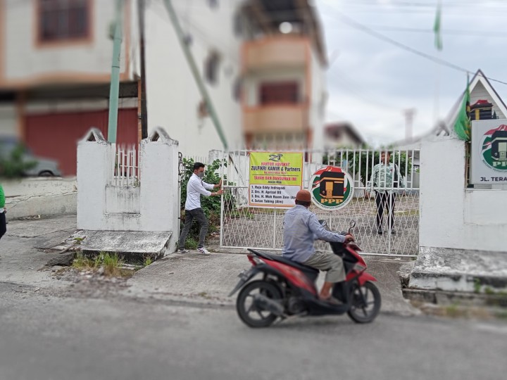 Pengurus DPC PPP Pekanbaru Buka Paksa Kantor yang Disegel Kader Senior