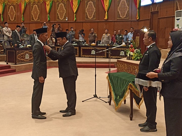 Ketua DPRD Riau melantik PAW James Pasaribu 