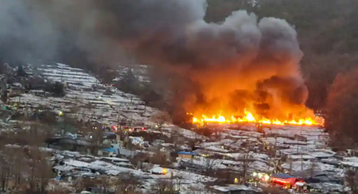 500 orang dievakuasi setelah kebakaran besar terjadi di daerah kumuh Korea Selatan /Reuters