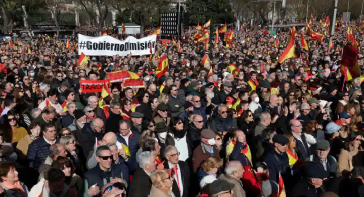 Ribuan orang melakuka protes di Spanyol karena pemerintahan PM Sanchez /AFP