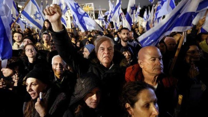Puluhan Ribu Warga Israel Protes Kebijakan Netanyahu. (CNN Indonesia/Foto) 