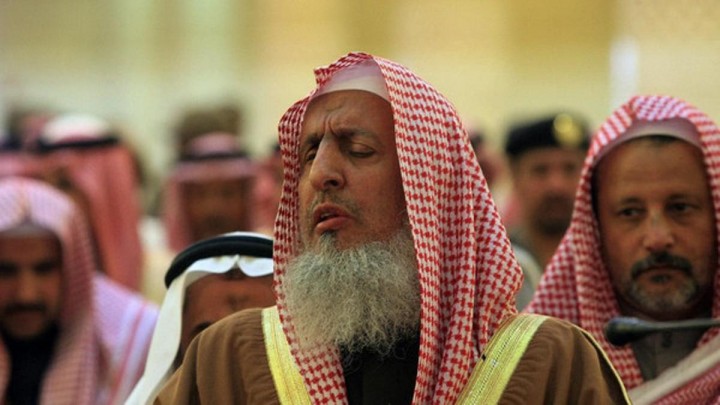 Mufti Besar Arab Saudi: Pembakaran Alquran di Swedia adalah Provokasi Terhadap Muslim Dunia. (Liputan6.com/Foto)