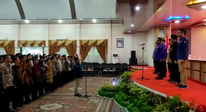 KPU Lantik 5.584 Anggota PPS Se Riau  