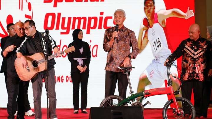 Potret Ganjar Pranowo Gubernur Jawa Tengah yang Lelang Sepedanya untuk Bantu Atlet SOIna (Dok. Twitter)