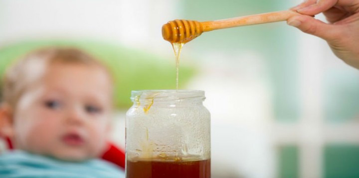 Bukan Cuma Kopi Susu, Ini 4 Makanan yang Haram Diberikan Pada Bayi 