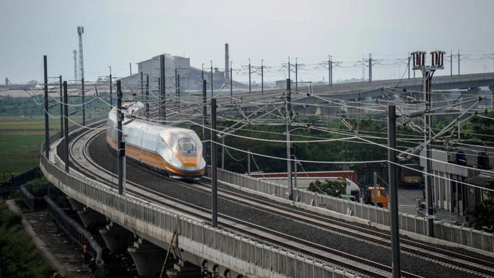 KAI lapor kereta cepat Jakarta-Bandung bisa mulai beroperasi pada Juli 2023 /antara