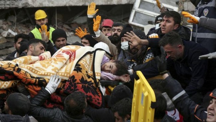 Penyelamatan Dramatis Anak-anak Korban Gempa Turki-Suriah. (CNN Indonesia/Foto)