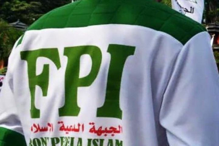 Baju bertuliskan FPI. Sumber: bisnis.com