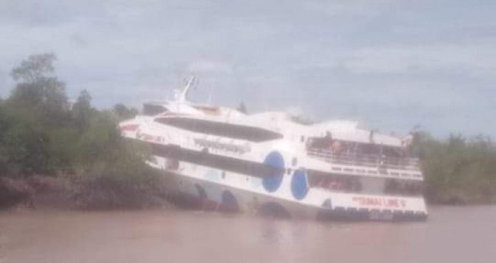 Kondisi Kapal MV Dumai Line 9 yang Kandas diperairan Kepulauan Meranti