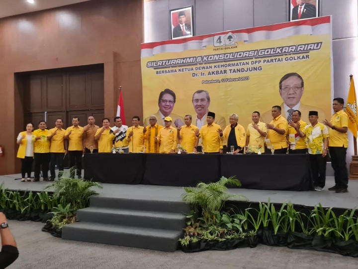 Dewan Kehormatan DPP Partai Golkar Akbar Tandjung menghadiri Silaturahmi dengan pengurus partai Golkar di Riau 