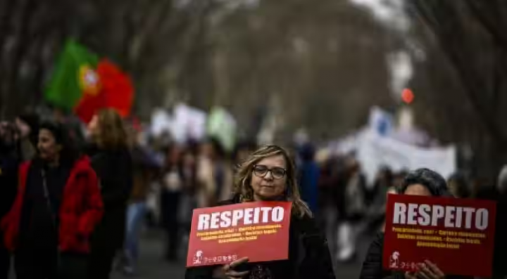Guru di Portugal lakukan protes karena gaji dan kondisi kerja yang tidak mendukung /AFP