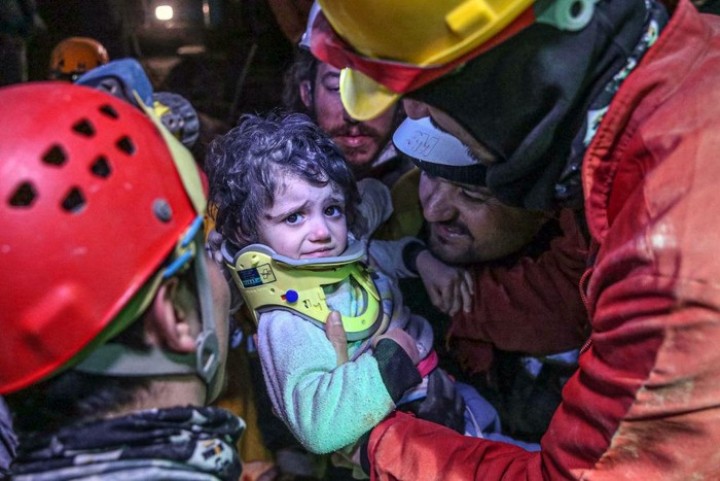 Potret Tim Evakuasi Gempa di Turki-Suriah. (Merdeka.com/Foto)