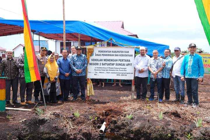 Resmikan Gedung Baru SMPN 2 Satap Dusun Mungkal, Warga Ucapkan Terimakasih Pada Bupati Siak 