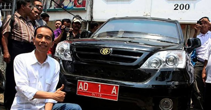 Joko Widodo dan kendaraan Esemka. Sumber: Internet