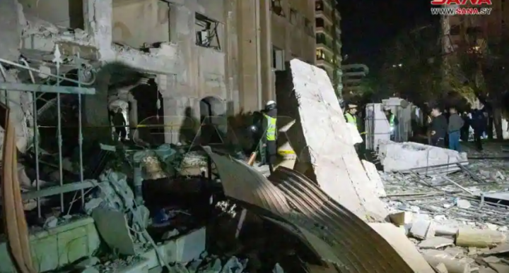 Sebanyak 15 orang dikabarkan tewas setelah rudal Israel menghantam bangunan Suriah /AFP