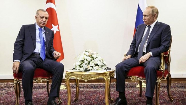 Potret Presiden Turkiye Erdogan bertemu dengan Presiden Rusia, Vladimir Putin. (Twitter/Foto)