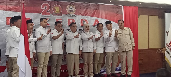 Foto bersama usai pelantikan pengurus Kesira Riau yang baru 