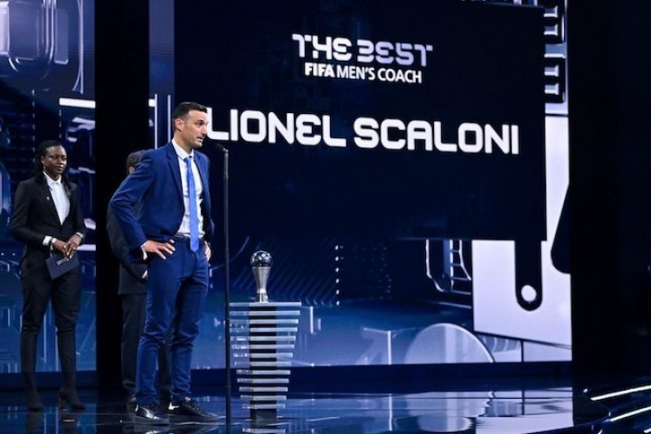 Potret Pelatih Argentina yang Terpilih Sebagai 'The Best FIFA Men's Coach 2022' Lionel Scaloni. (Bola.net/Foto)