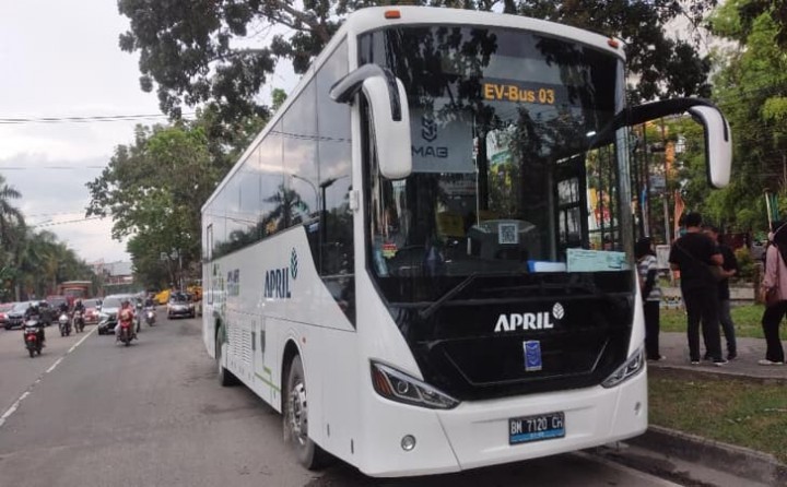 Bersama Awak Media, PT RAPP Perkenalkan Keunggulan Bus Listrik Dengan Energi Terbarukan