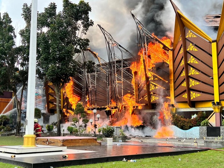 Api menghanguskan bangunan MPP Pekanbaru