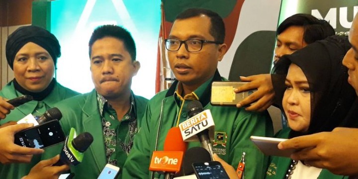 Ketua DPP PPP Achmad Baidowi mengatakan belum mengetahui soal wacana reshuffle. Sumber: kompas.com