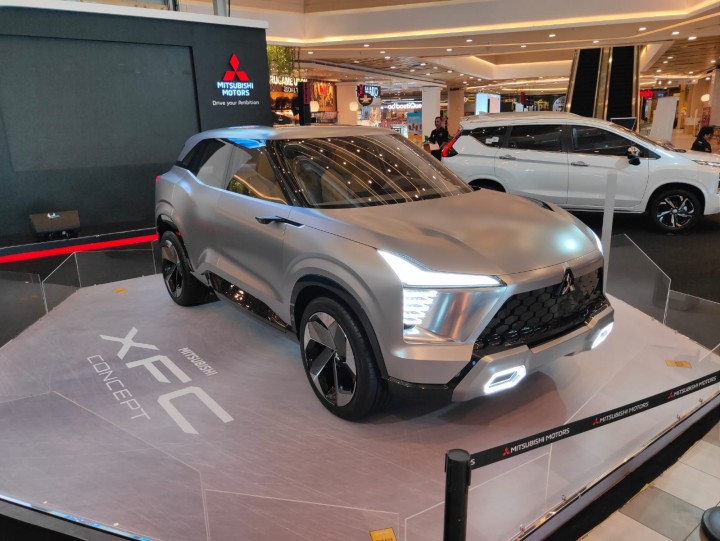 Teks Foto: Mitsubishi XFC Concept diperlihatkan di Mall Living World Pekanbaru, Selasa (7/3/2023). Mitsubishi XFC Concept mulai dipamerkan disana mulai Ahad (5/3/2023) hingga Rabu (8/3/2023).
