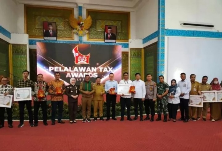 Foto : Luar Biasa, PT RAPP Raih Penghargaan Pajak Pembayaran Tertinggi dari Pemkab Pelalawan