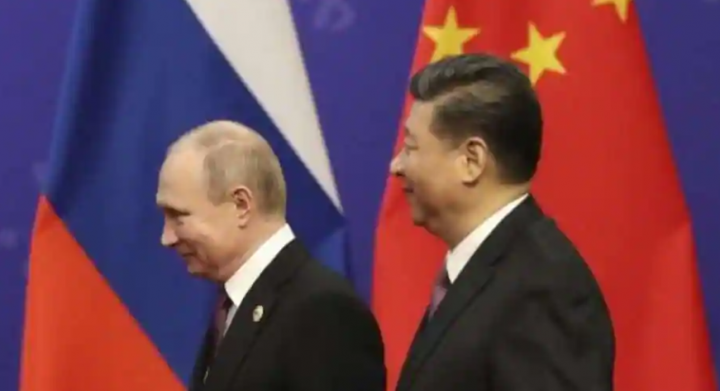 Presiden China Xi Jinping dan Presiden Rusia Vladimir Putin semakin lengkat walaupun tuai kecaman dari global /AFP