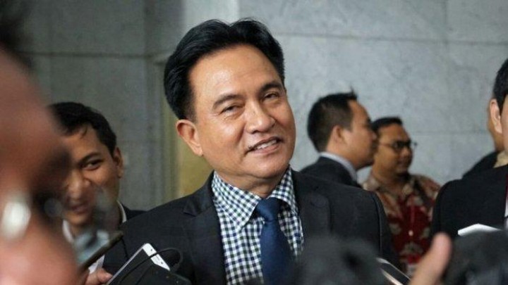 Yusril Ihza Mahendra meyakini pelaksanaan putusan Pegadilan Negeri Jakarta Pusat atau PN Jakpus mengenai penundaan Pemilu Serentak 2024 akan sulit untuk diterapkan. Sumber: Tribun Makassar