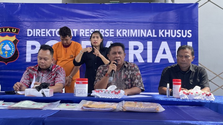 Jumpa pers terkait pengungkapan kasus debitur topengan yang ditangani Ditreskrimsus Polda Riau