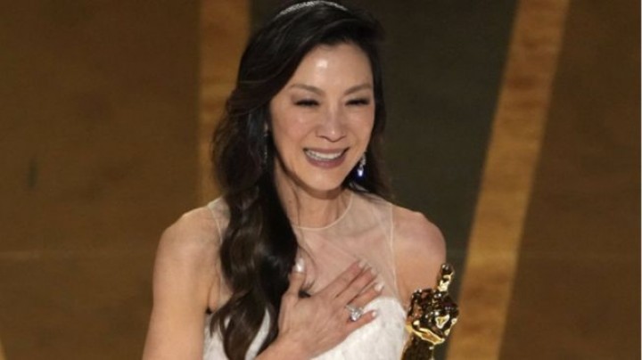  Pidato kemenangan Michelle Yeoh sebagai Aktris Terbaik di Oscar 2023, Artis Pertama Asia yang Menerima Penghargaan Bergengsi Ini. (Twitter/Foto)