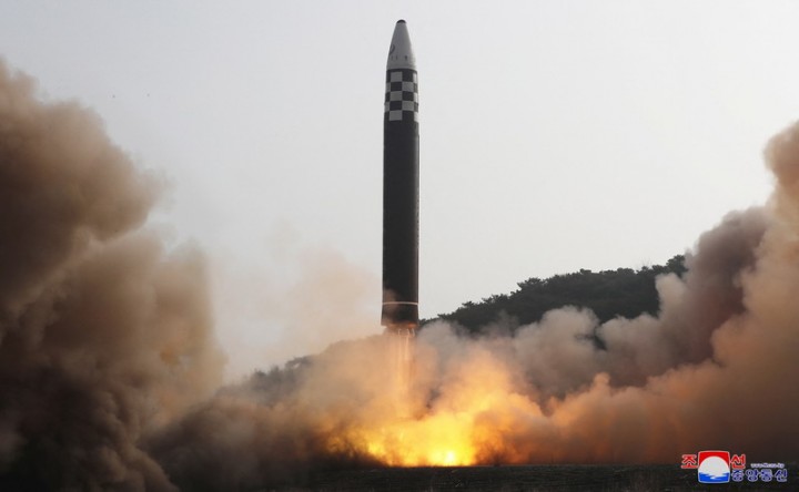 Dipandu Kim Jong-un, Korea Utara Luncurkan Rudal Balistik Terbesar Sebagai Peringatan untuk AS dan Korsel. (Reuters/Foto)