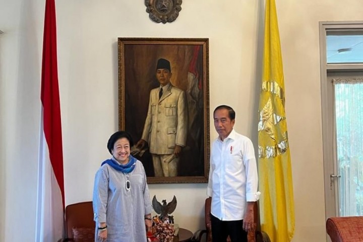 Sekjen PDIP Hasto Kristiyanto mengomentari pertemuan antara Megawati Jokowi. Sumber: kabar24.com