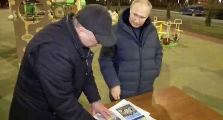 Vladimir Putin, Presiden Rusia bahas rencana rekonstruksi Mariupol, Ukriana selama kunjungan mendadak /AFP