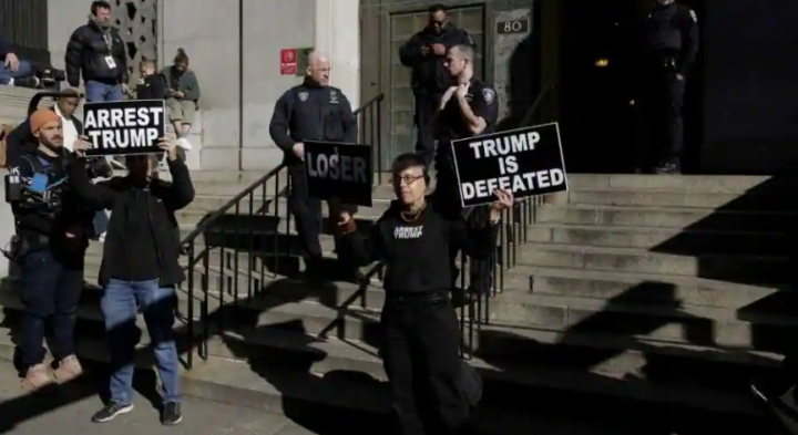 New York siapkan kawat beroktan tinggi mencegah protes pendukung Donald Trump jika ditangkap hari ini /AFP