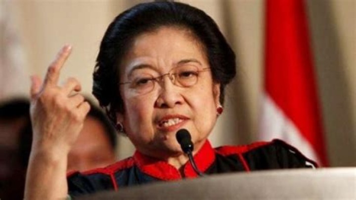 Ketua Umum (Ketum) PDI Perjuangan, Megawati Soekarnoputri diminta melaporkan calon presiden (Capres) yang disebutnya mengumpulkan uang dari korupsi. Sumber: monitor.co.id