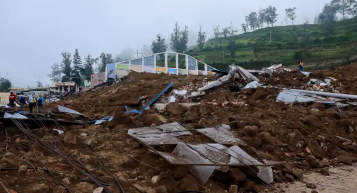Sebanyak 16 orang tewas dalam bencana tanah longsor yang menimpa Ekuador /Reuters