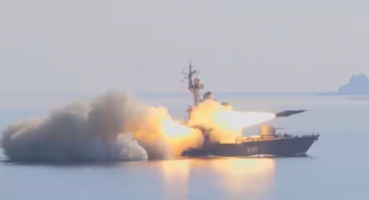 Angkatan Laut Rusia berhasil lakukan uji coba rudal ke arah target tiruan yang berada di Laut Jepang /Reuters