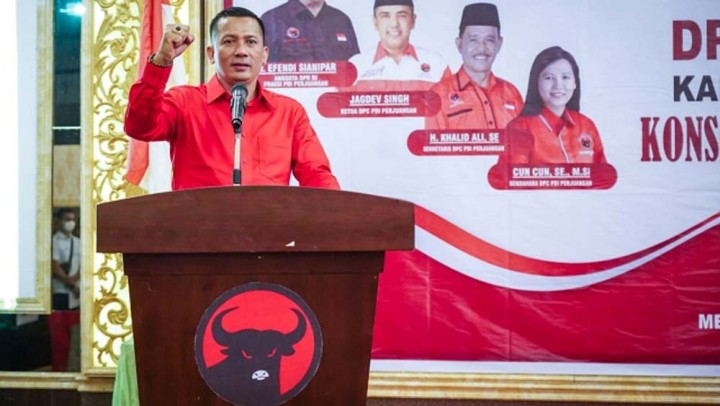 Ketua DPP Bidang Kaderisasi PDIP Djarot Saiful Hidayat tak mengakui Bupati Meranti Muhammad Adil adalah kader PDI Perjuangan. Sumber: Oposisi Cerdas