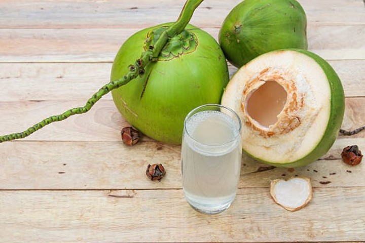 Tak Hanya Menyegarkan, Ini 4 Manfaat Minum Air Kelapa 