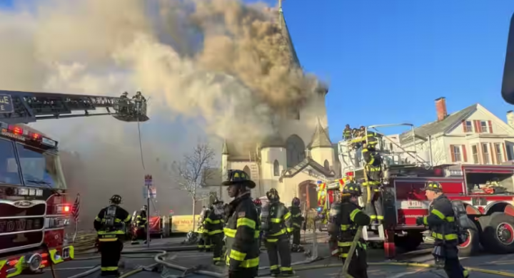 Kebakaran besar melanda Gereja Faith Lutheran di Cambridge setelah kebaktian Paskah /Twitter