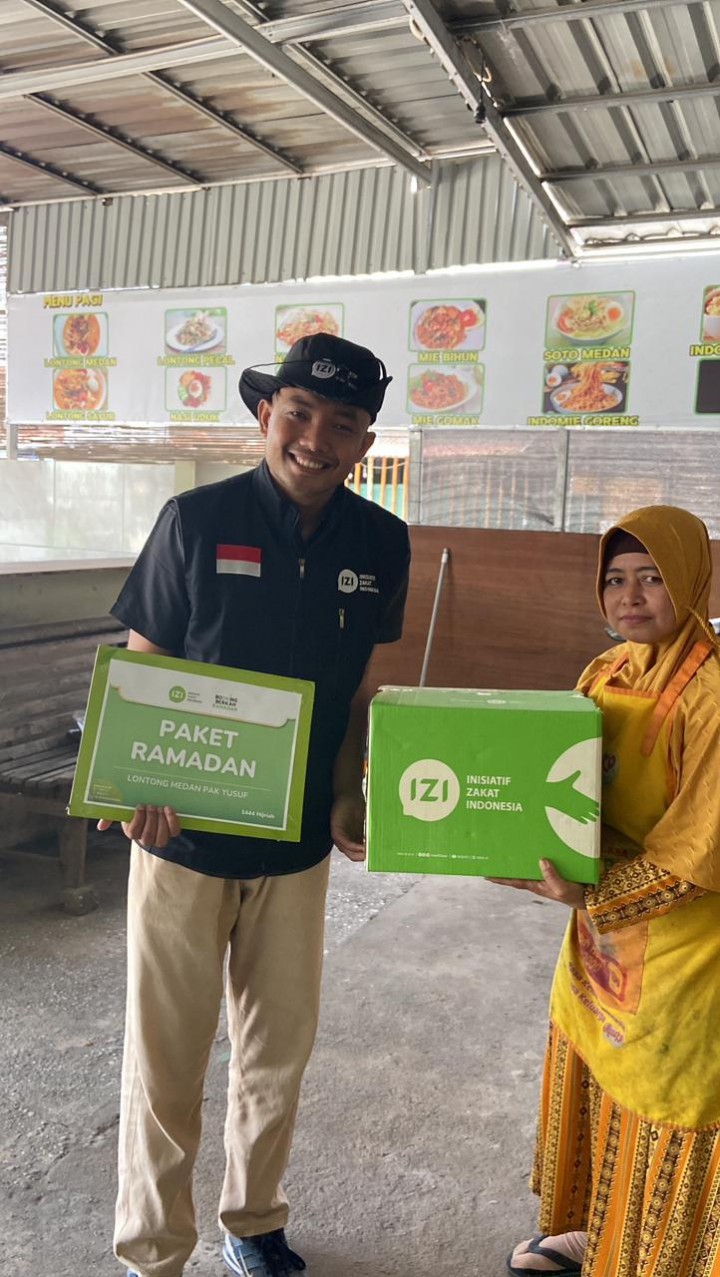 IZI Riau dan Sarapan Pagi Lontong Medan Pak Yusuf Bersama Salurkan Paket Ramadan dari Sedekah Pelanggan